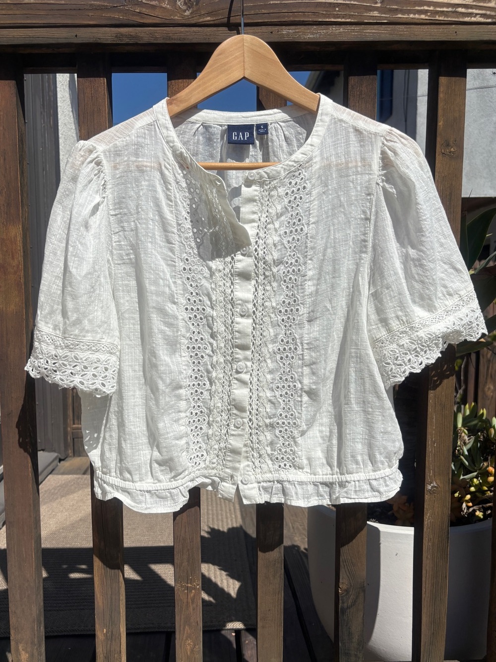 GAP White Cotton Eyelet Blouse
